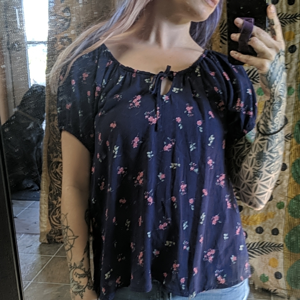 Mudd nwt floral tie keyhole peasant top